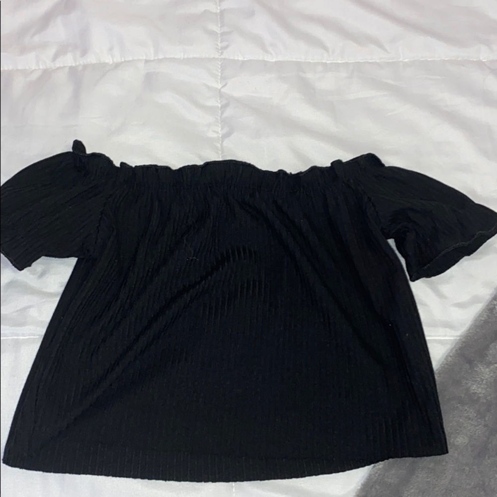 black off the shoulders crop top